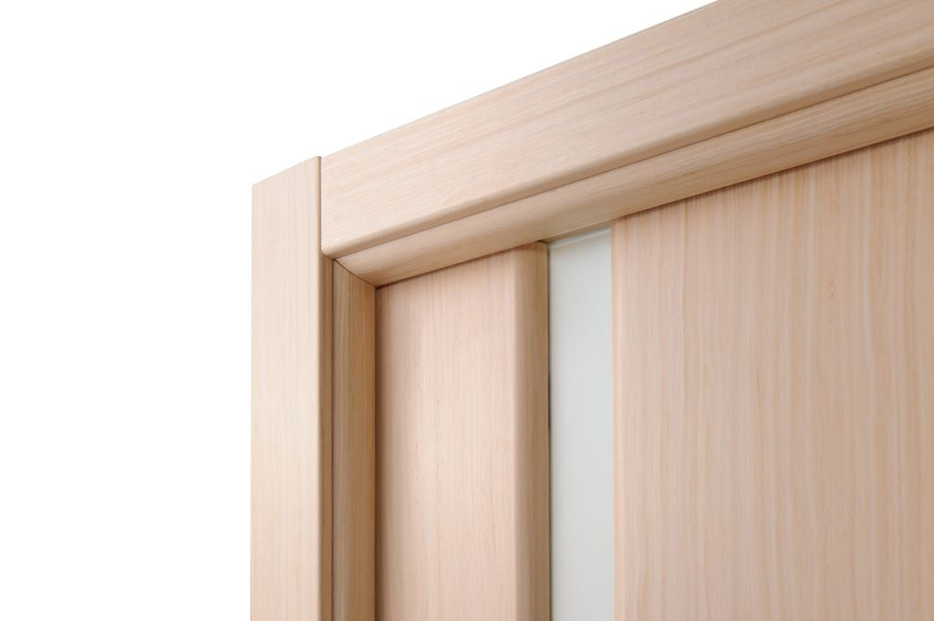 Gran 208 Interior Door In A Bleach Oak Finish W/ Frosted Glass Strip
