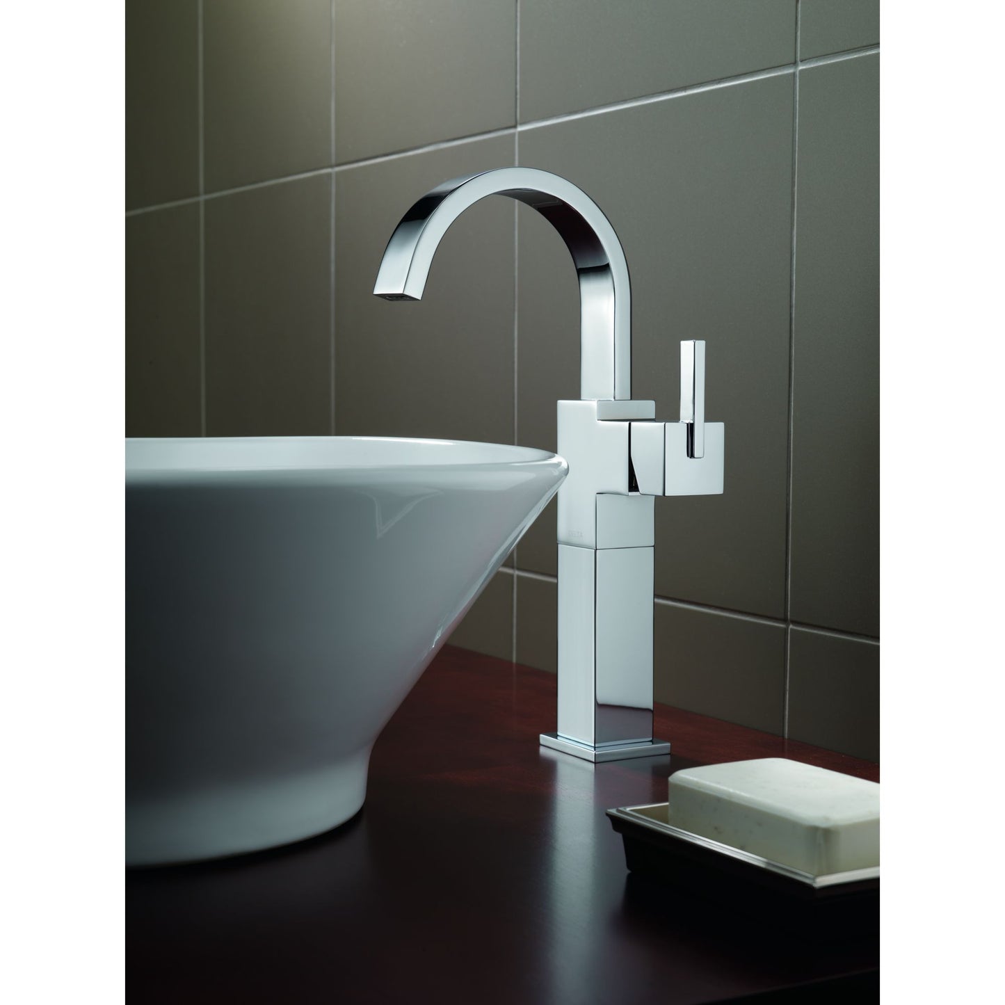 Delta Vero single handle centerset lavatory faucet with riser - less pop-up