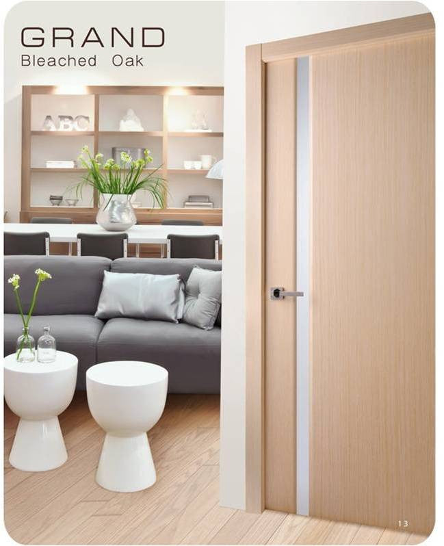 Gran 208 Interior Door In A Bleach Oak Finish W/ Frosted Glass Strip